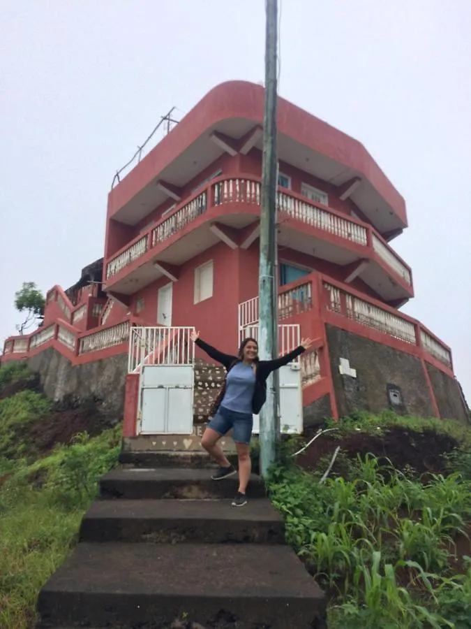 Gira Lua Pension Igreja